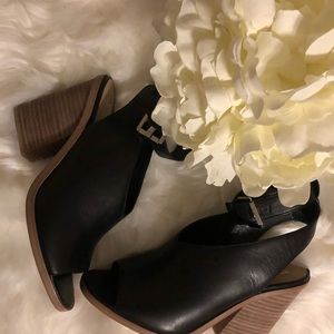 Marc Fisher Vidal Peep Toe City Sandal